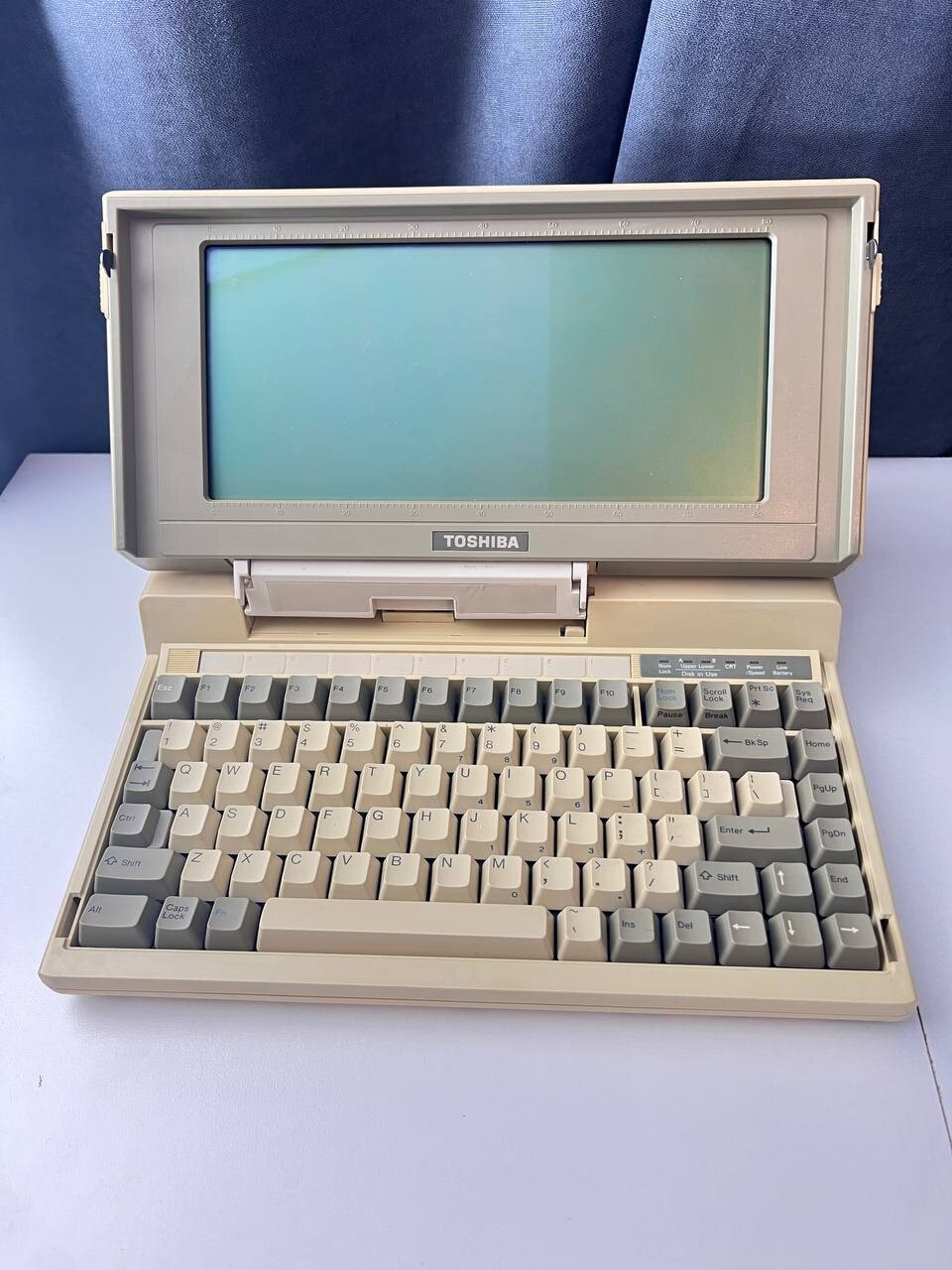 Toshiba T1200 Vintage Laptop In working condition (TESTED)