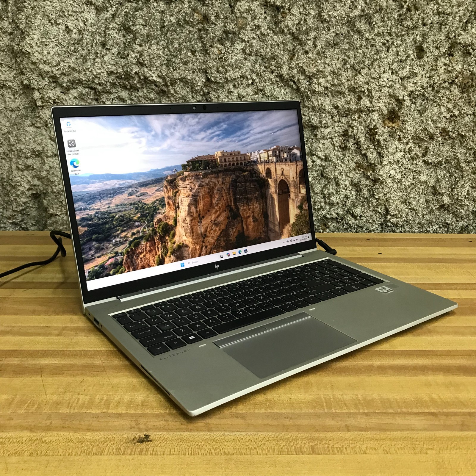 HP EliteBook 850 G7 14″ i5-10210U 1.60GHz 32GB Ram 512GB SSD (Windows 11 Pro)