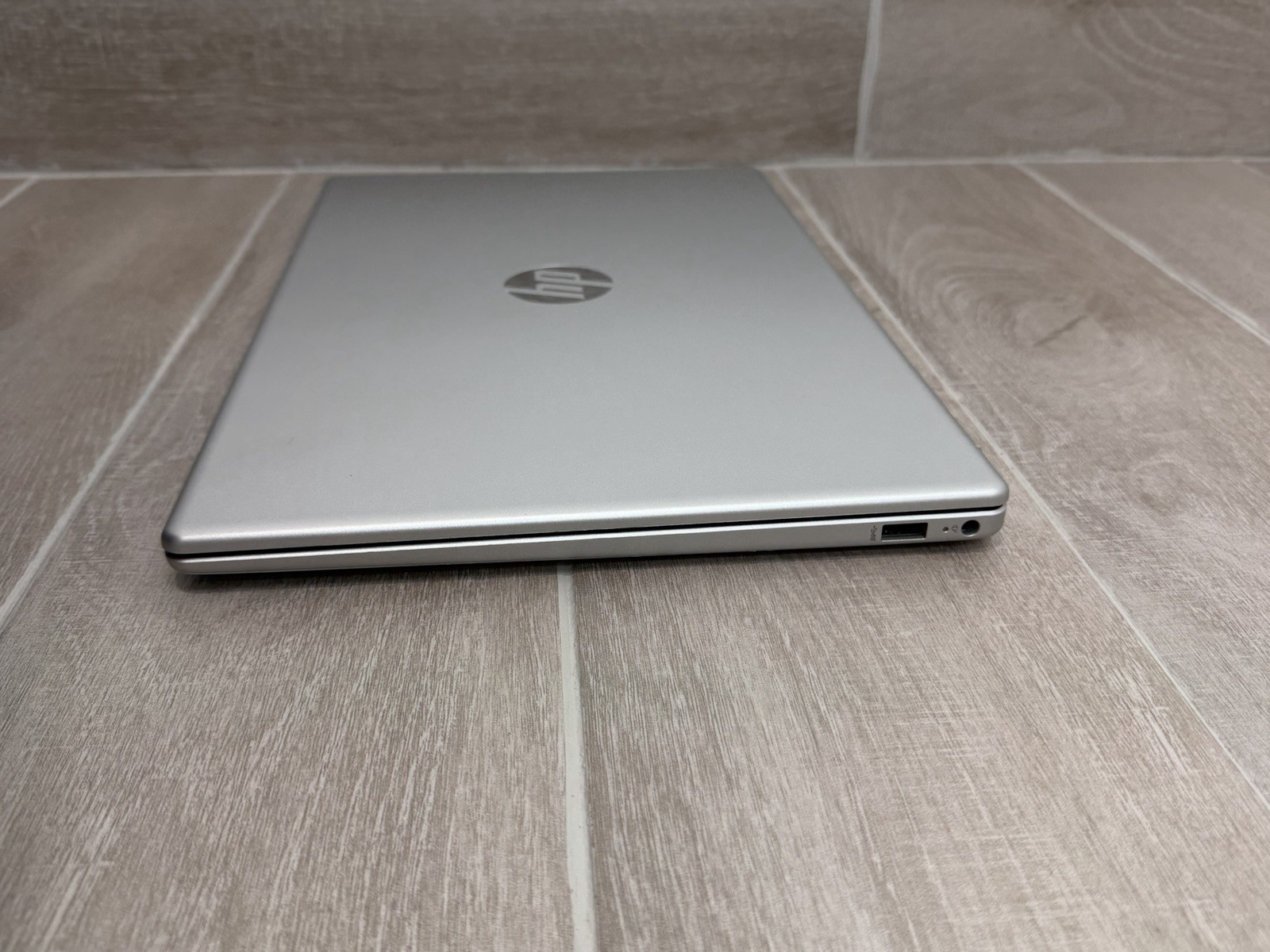 HP Laptop 15-FC0869NR 15.6″ Touch Laptop Ryzen 5 7520U 8GB RAM 256GB NVMe Win-11