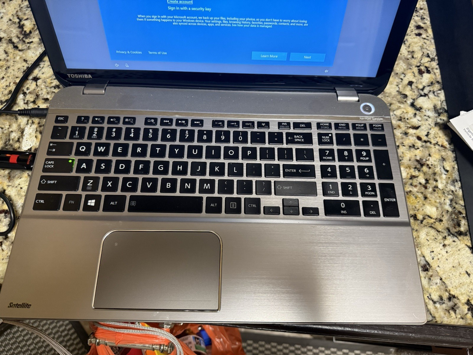 TOSHIBA SATELLITE P55T A5202 1 TB HDD – INTEL core I5 – 8GB RAM window 11 pro