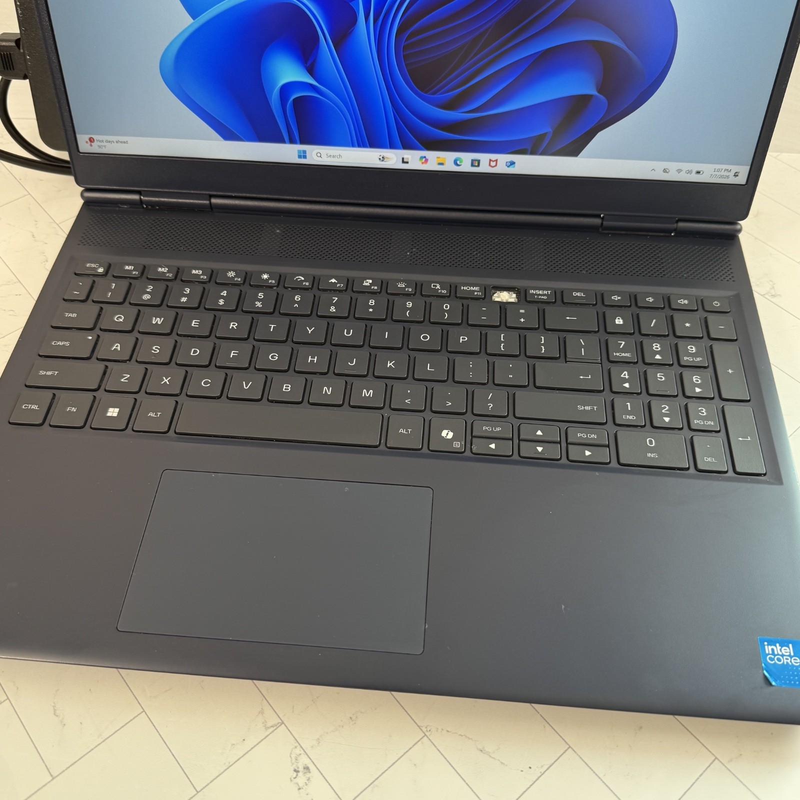 Alienware 16 Aurora AC16250 Intel 7 240H 32 GB 1 TB NVIDIA GeForce RTX 5060 #AW