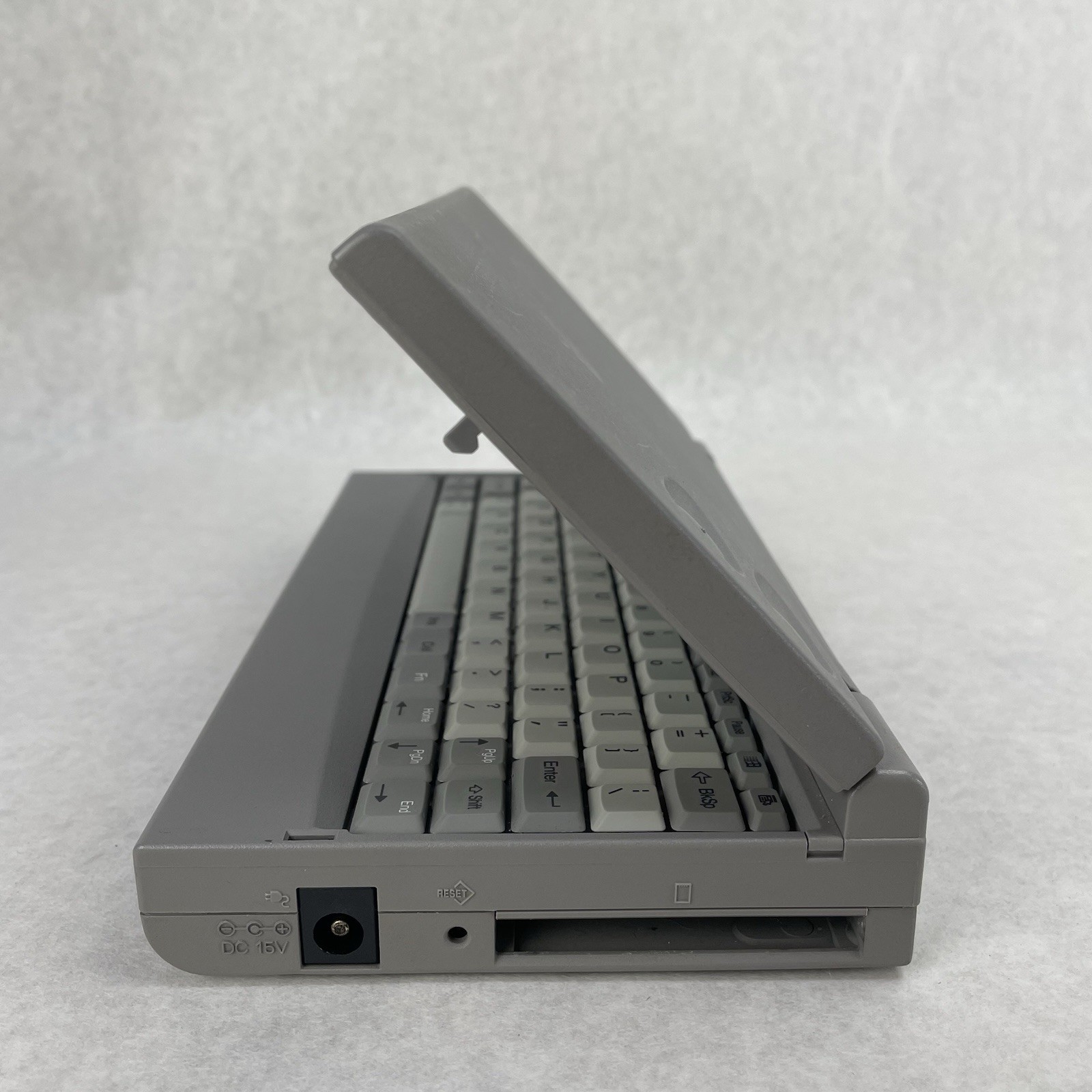 Toshiba Libretto 50 ct 6″ Intel Pentium 16 MB RAM No HDD/OS/AC/Battery
