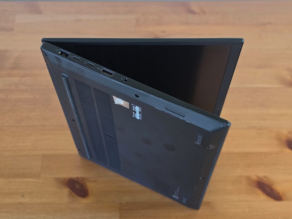 Lenovo ThinkPad P1 Gen 3 i7-10875H 16GB 15″ FHD 1920×1080 512GB SSD NVIDIA T1000