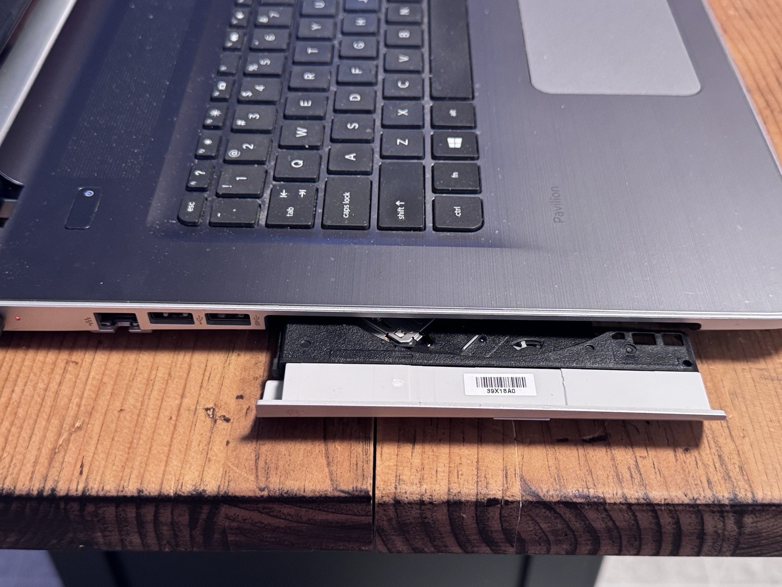 HP Pavilion 17t-g100 Core i3 17.3″ Windows 10 Laptop 1000 GB ATA HD 6GB RAM 6lb