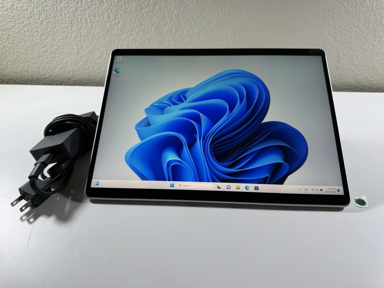 Microsoft Surface Pro 8 (1982) i5-1145G7 – 16GB RAM – 256GB 120Hz – Win 11 Pro