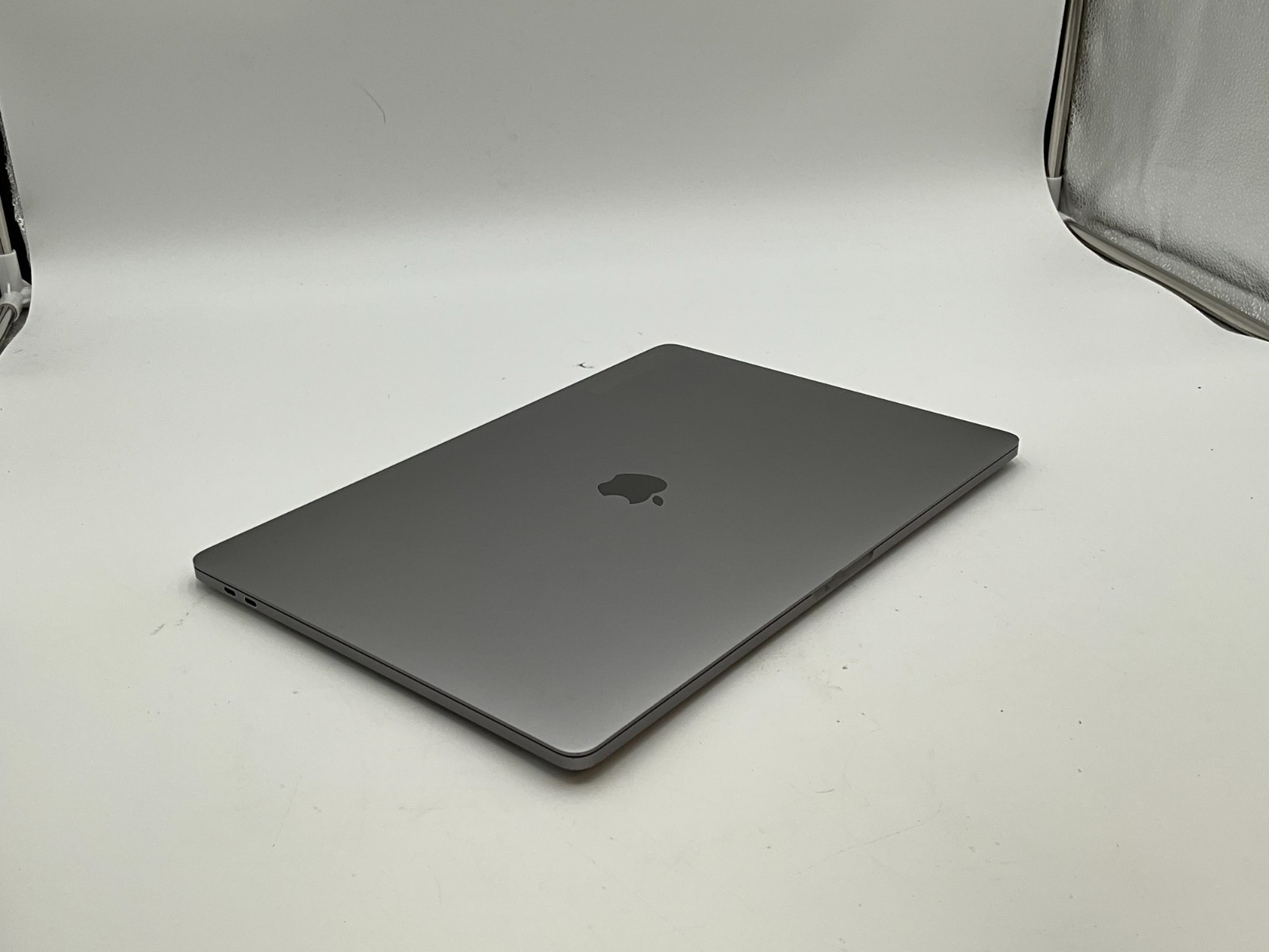 APPLE MacBook Pro 15 A1990 i7- 16GB 512GB SEQUOIA ^C02Z64J6LVDQ