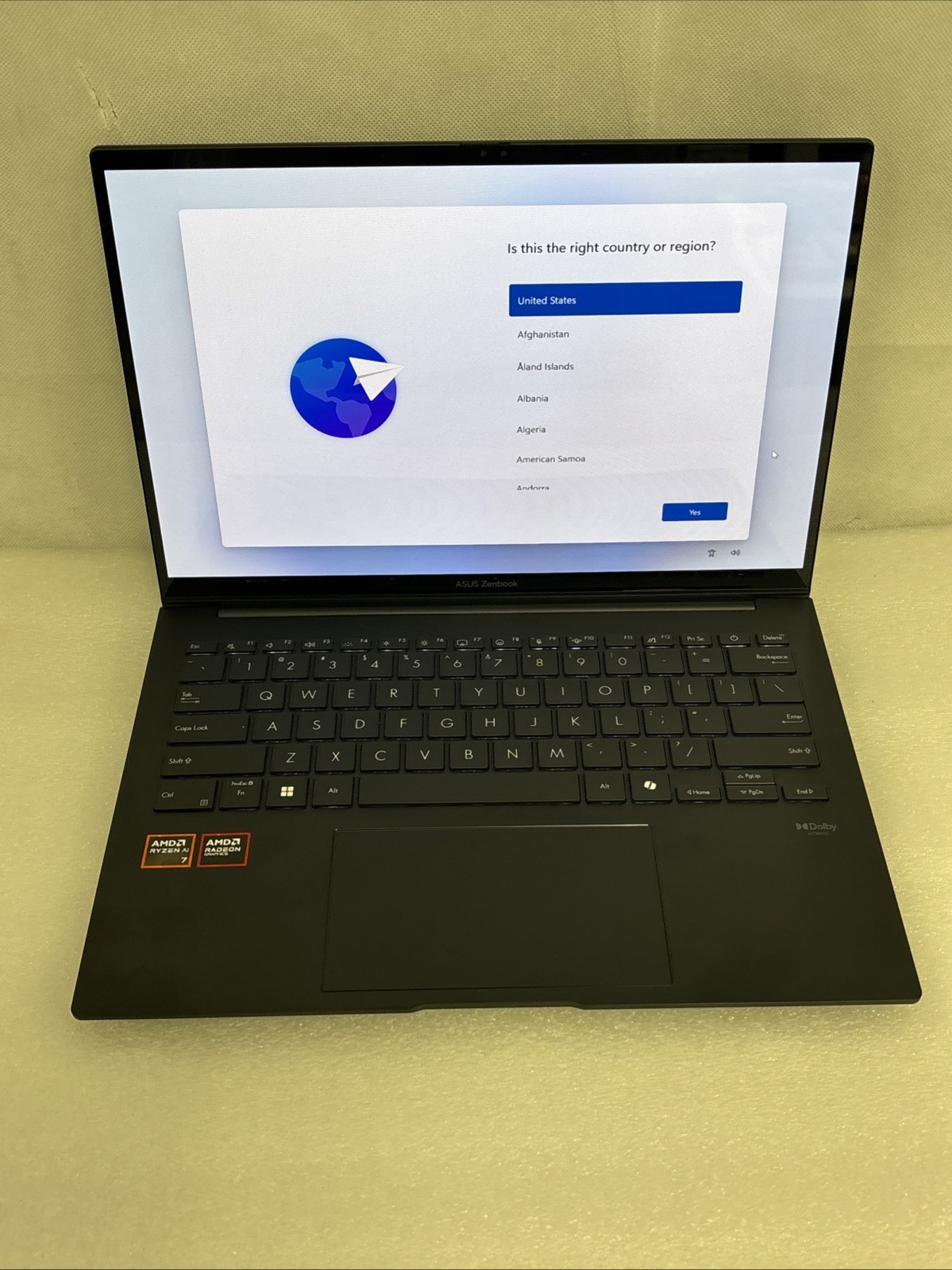 ASUS Zenbook 14 Touchscreen Laptop (1TB, AMD Ryzen AI 7 350, 32GB) Black *Read*