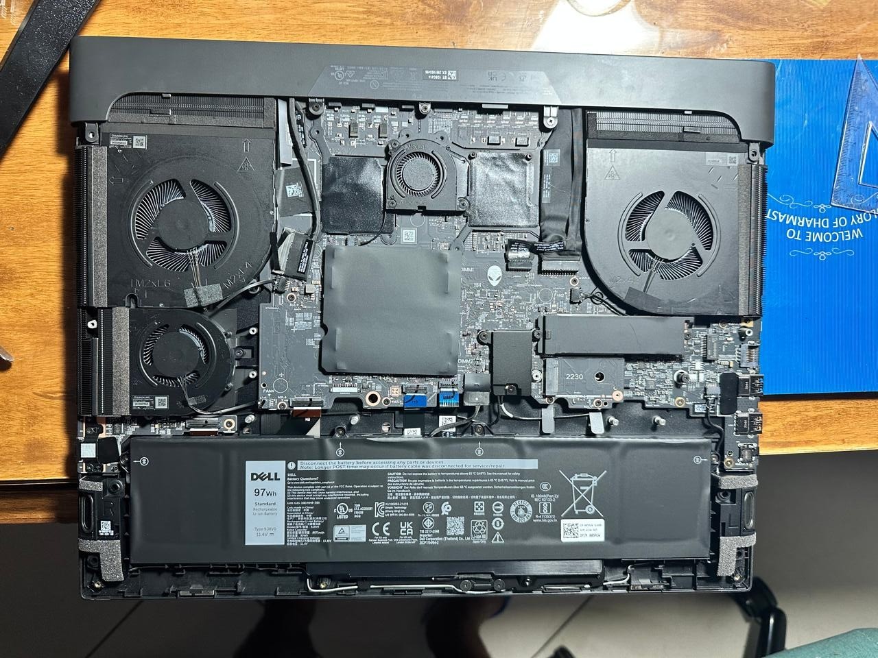Alienware M18 R2 18″ i9-14900HX 2.2GHz 64GB RAM 2TB SSD 2TB SSD GeForce RTX 4090