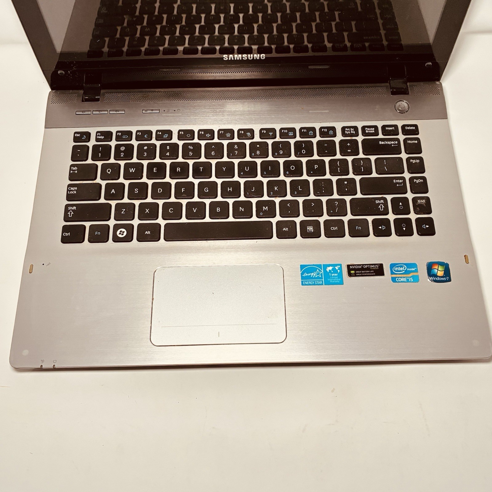 Samsung QX411 14″ Laptop Intel i5-2410M NVIDIA Optimus 6Gb RAM 640GB Powers On