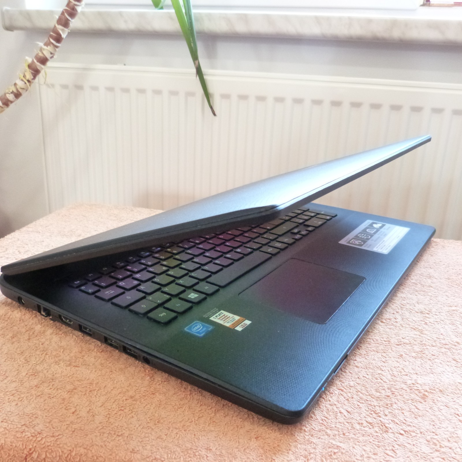 Acer ES1 731 UltraBook 17 inch HDPLUS l SSD Windows 10 l QUAD CORE HDMI USB3 XXL