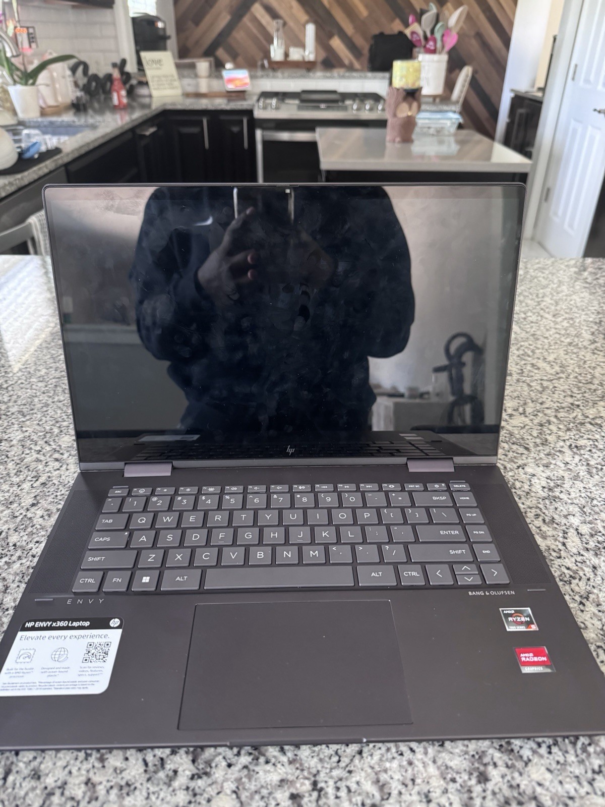HP ENVY x360 15.6″ (256GB SSD, AMD Ryzen 5, 4.30 GHz, 8GB) Laptop – Black