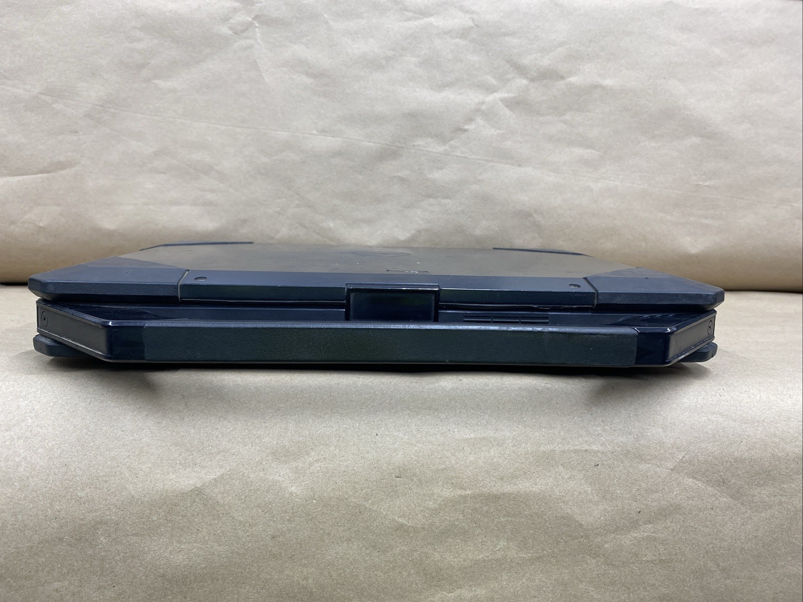 Dell Latitude 5414 – 14″ FHD – i5-6300U – 8GB – 256GB SSD – Win 10 Pro – READ