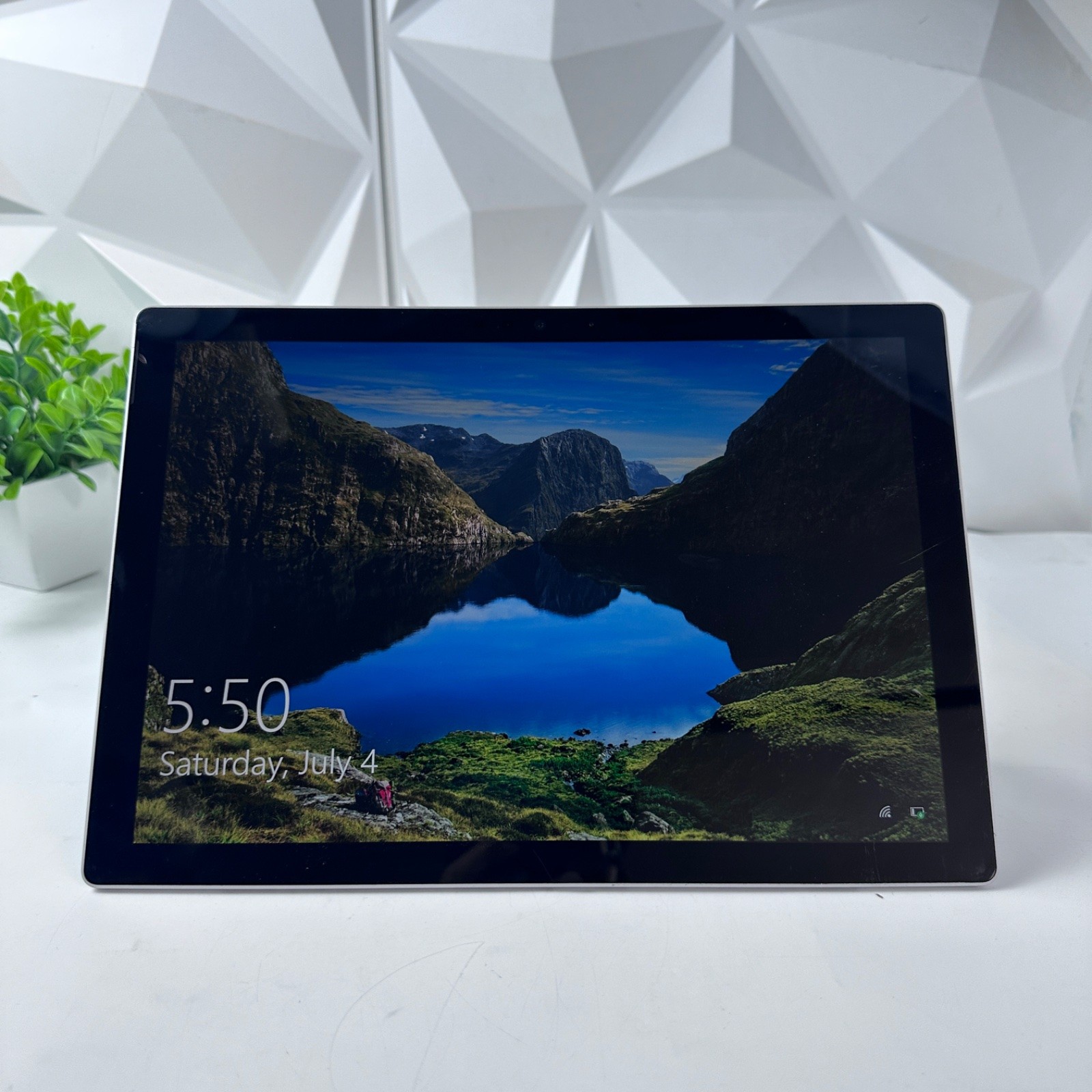 Microsoft Surface Pro 5 1807 12.3″ i5-7300U, 8GB, 256GB SSD, Windows 10 Pro LTE