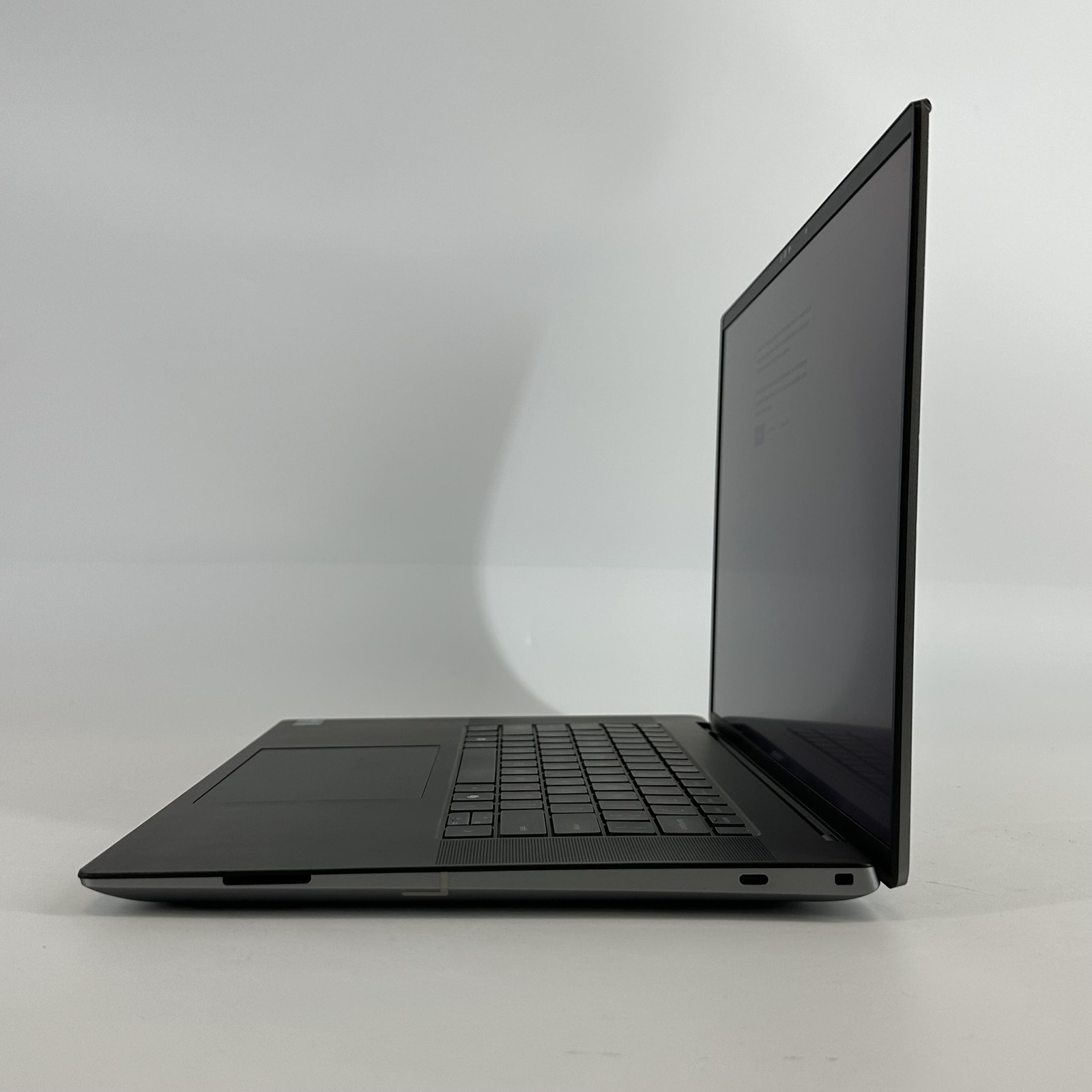 Dell Precision 5690 16 FHD+ 3.8GHz Ultra 7 165H 32GB 512GB SSD RTX 2000 Ada Good