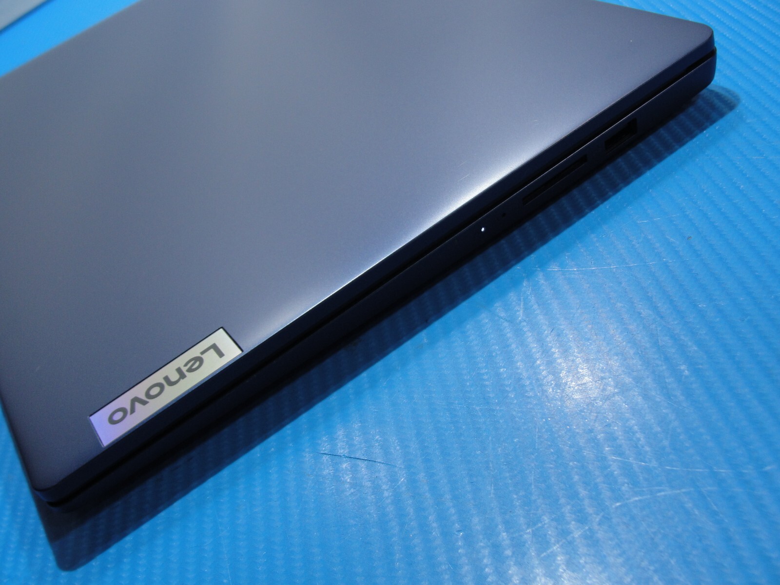 Lenovo IdeaPad Slim 3 15IRU8 15.6”FHD TOUCH Core i3-1315U 1.2GHz 8GB SSD 256GB