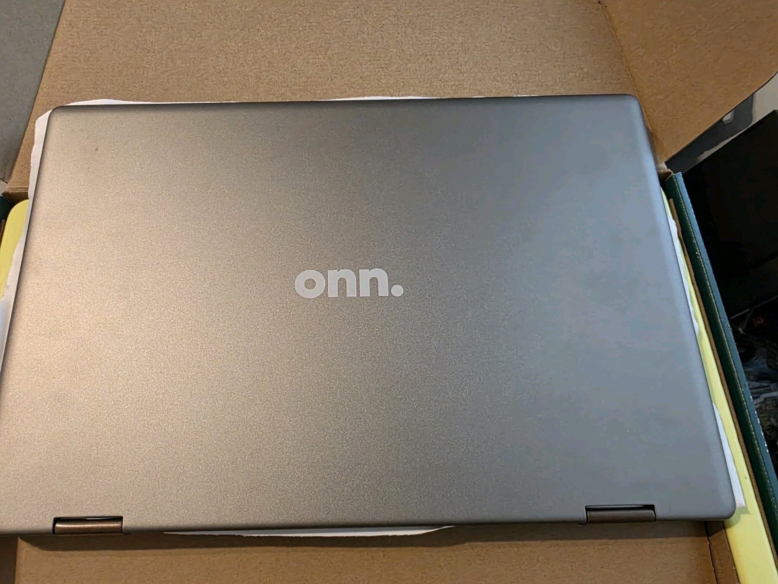 Onn 13.3″ 2-1 laptop – Tablet, i3, 4GB Ram, Touch Screen 128 SSD,1920 x 1080p