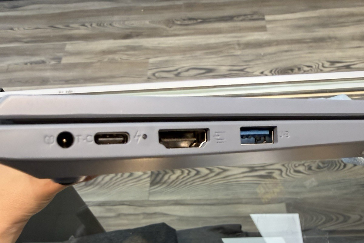 SGIN 15.6″ Laptop Win11 PRO Intel N5100 16GB RAM 1TB SSD W Case