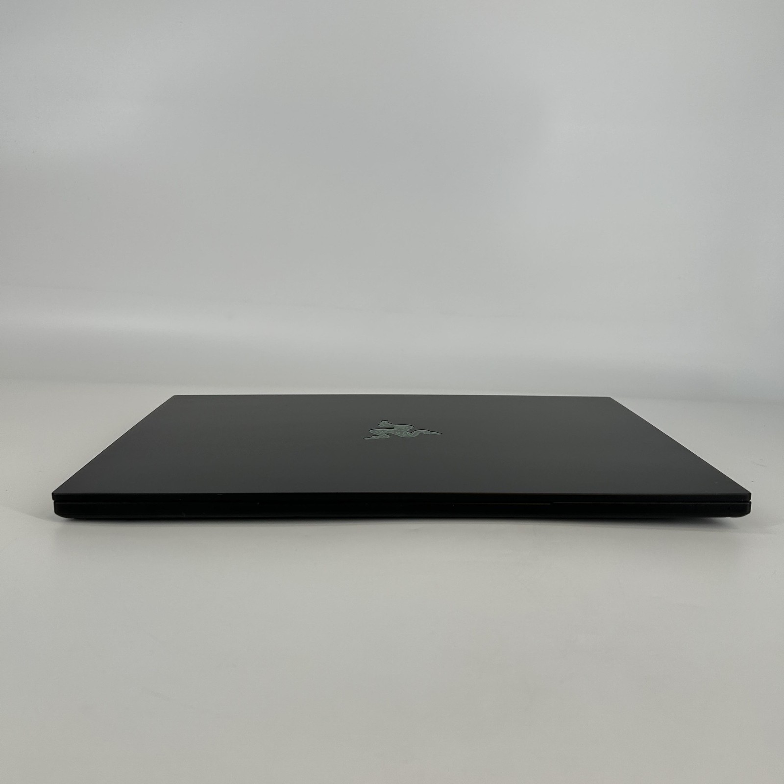 Razer Blade 16 240Hz QHD+ 2025 2.0 GHz Ryzen AI 9 HX 370 32GB 4TB/2TB RTX 5090