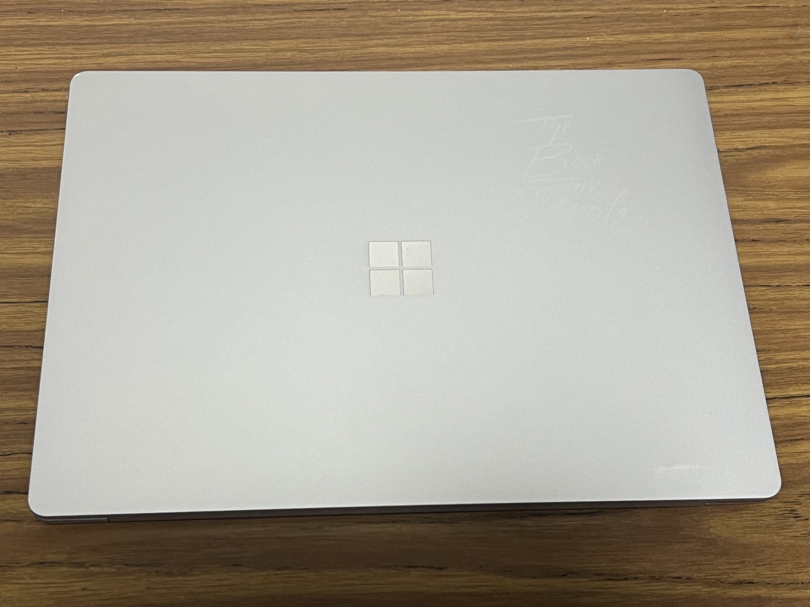 Surface Laptop 13.5″ 1769 (256GB SSD, Core i7-7660U, 2.50GHz, 8GB) Touch screen