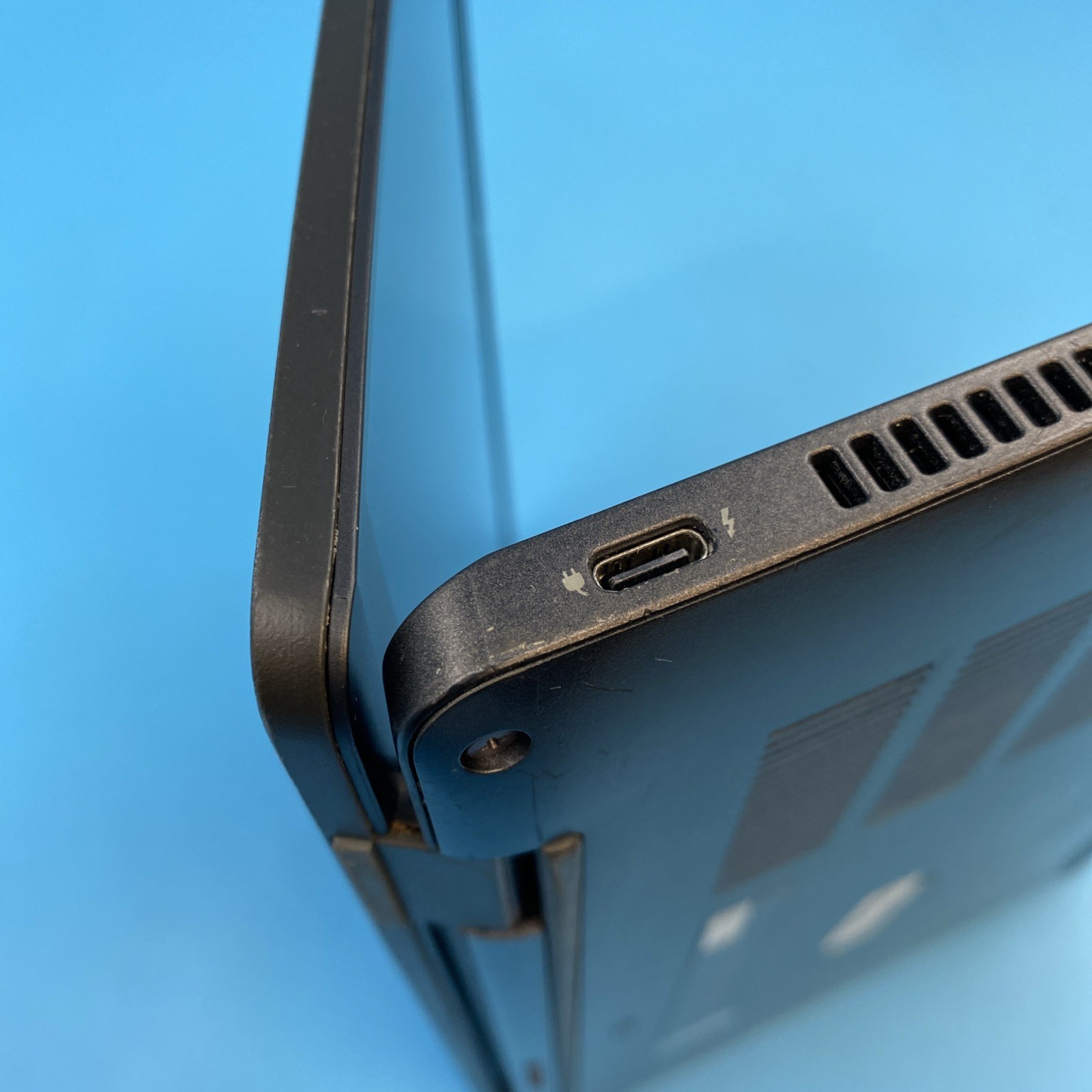 Dell Latitude 7420 | i5-1145G7 | 8GB RAM | 256GB SSD | WIN 11 PRO | 76% BATT