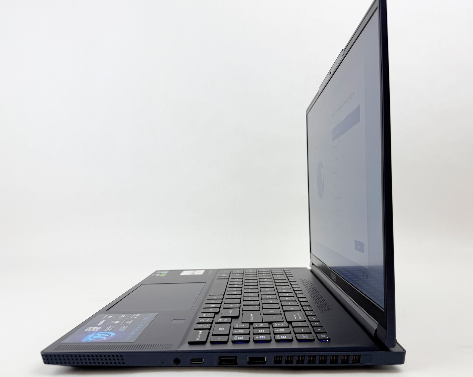 MSI Stealth 16 AI Studio A1V 16″ FHD 165Hz Ultra 9 185H 32GB 1TB RTX 4070 W11H