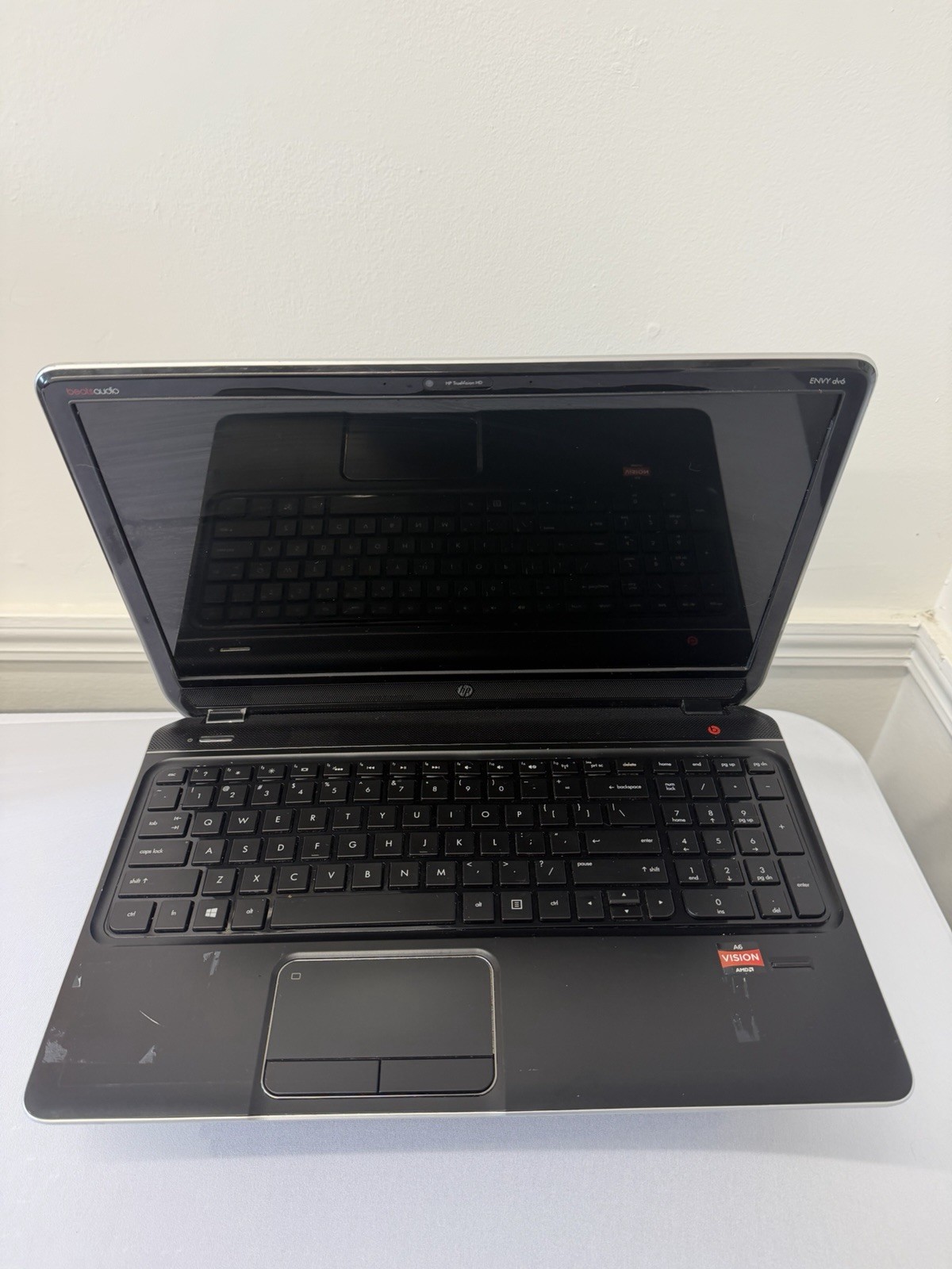 HP Envy dv6 Laptop – Screen Leaking Light – AMD A6-4400M – Read Des