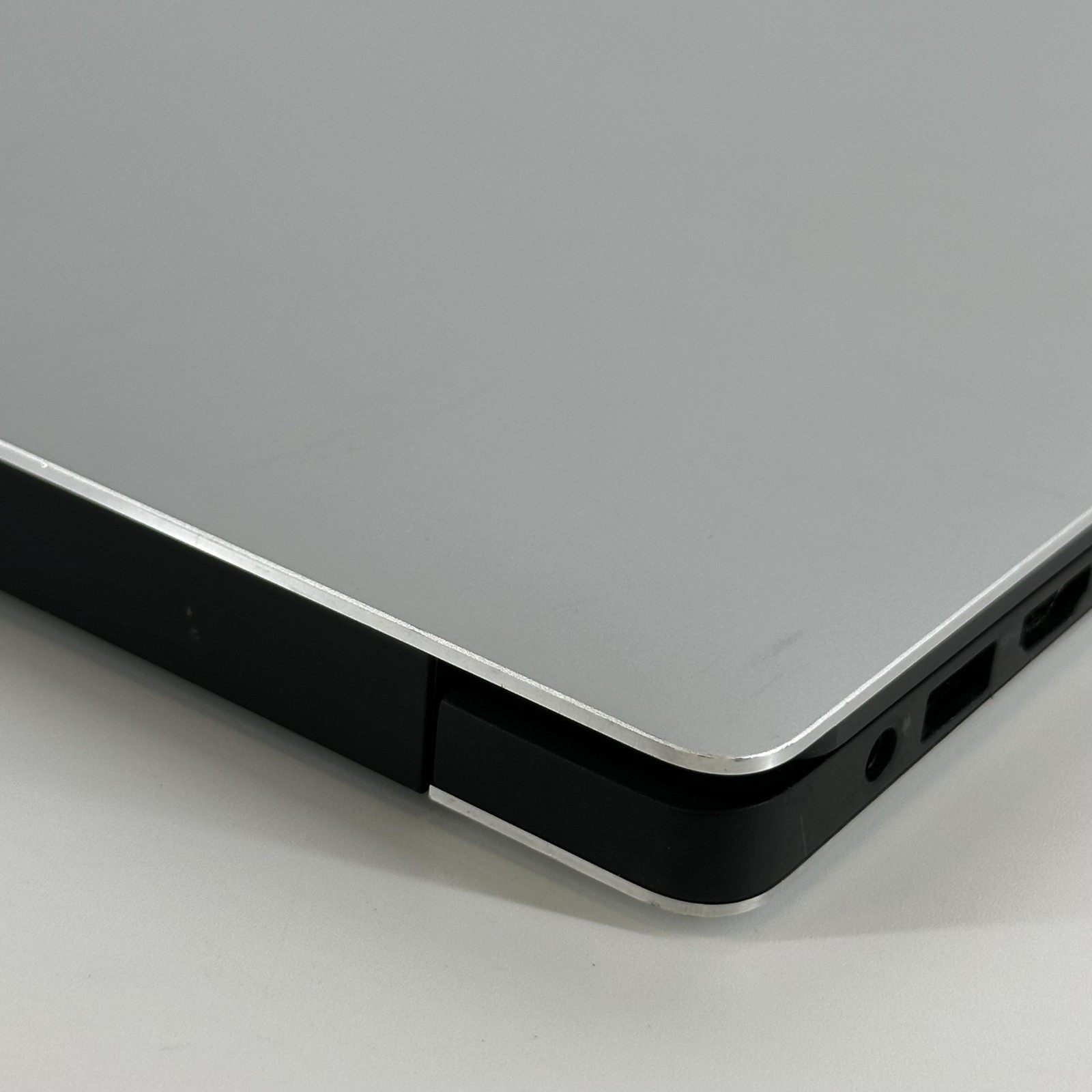 Dell XPS 15 7590 4K i7-9750H 2.60GHz 16GB 512GB SSD GTX 1650 Very Good