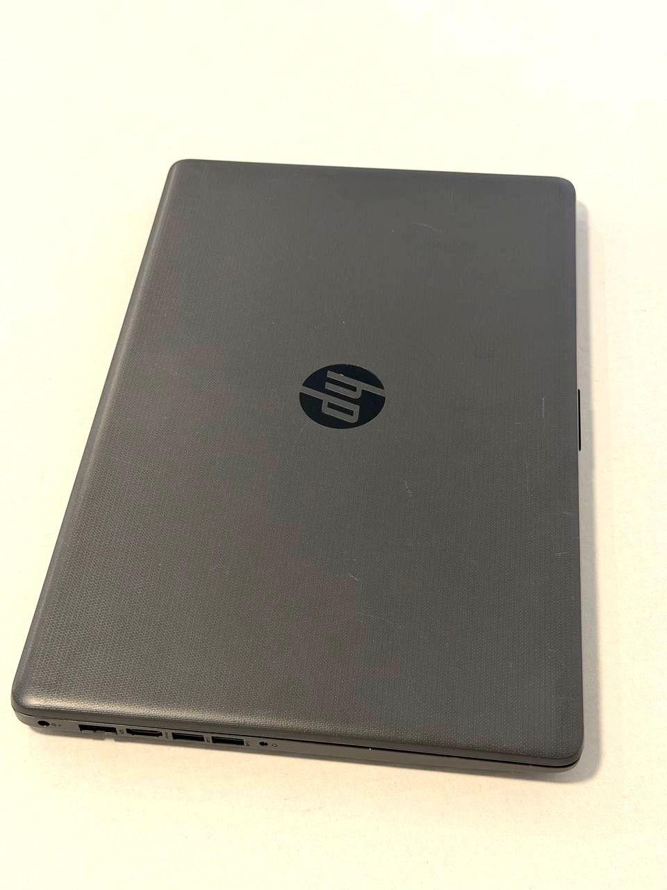 HP 250 G7 i5-8265U 8GB RAM 128Gb SSD Ubuntu NO Charger