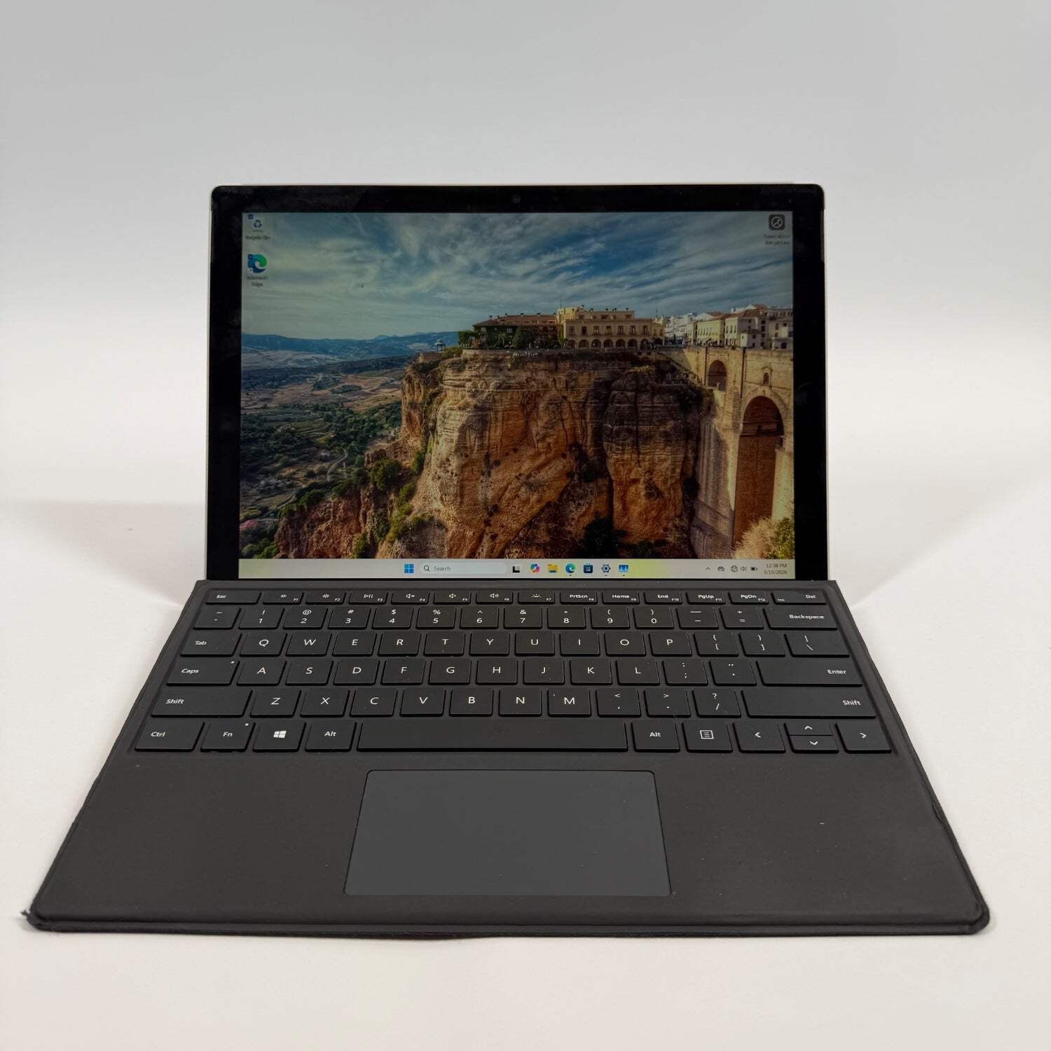 Microsoft Surface Pro 1796 12.3″ m3-7y30 1.0GHz 4GB RAM 128GB SSD READ