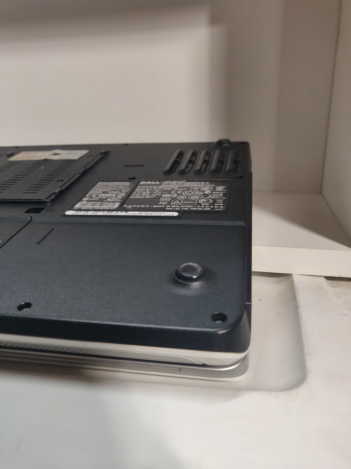 Dell Inspiron PP23LA–FOR PARTS; NOT WORKING–No RAM, Hard Drive, and Charger