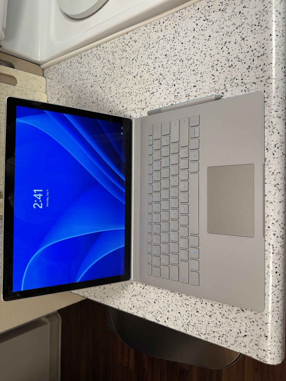 Microsoft Surface Book-3 13.5″ (256GB SSD; Intel Core i5-1035G7 1.2GHz; 8GB)…