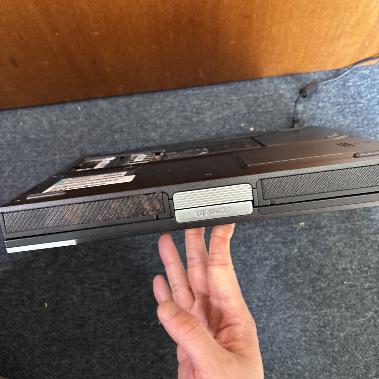 Compaq Evo N1000C 40gb HDD 256mb RAM 3.5″ Floppy DVD Drive * Battery Untested*