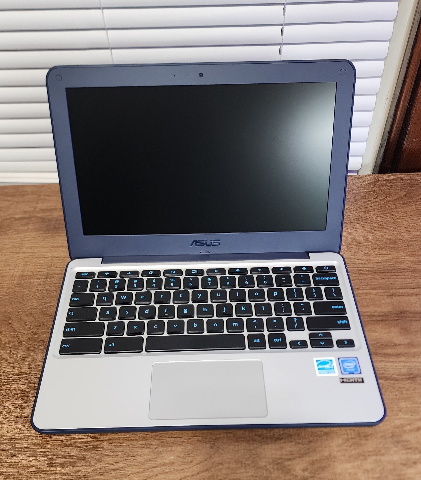 ASUS Chromebook C202SA-YS04 11.6″, Intel Celeron, 32GB eMMc, 4GB RAM, White/Blue