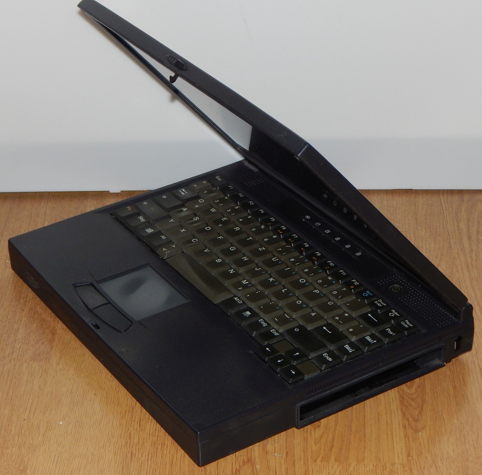 ❌ FAULTY / DAMAGE does not work ❌ Medion Lifetec MD 9888 notebook laptop