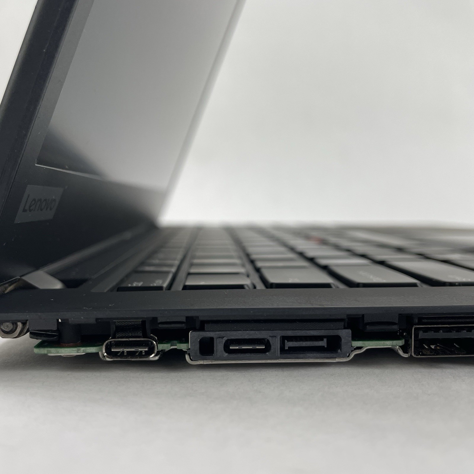 Lenovo ThinkPad T14 Gen2i 14″ i5-1145G7 2.60GHz 16GB RAM No SSD/OS/AC-Bad Bottom