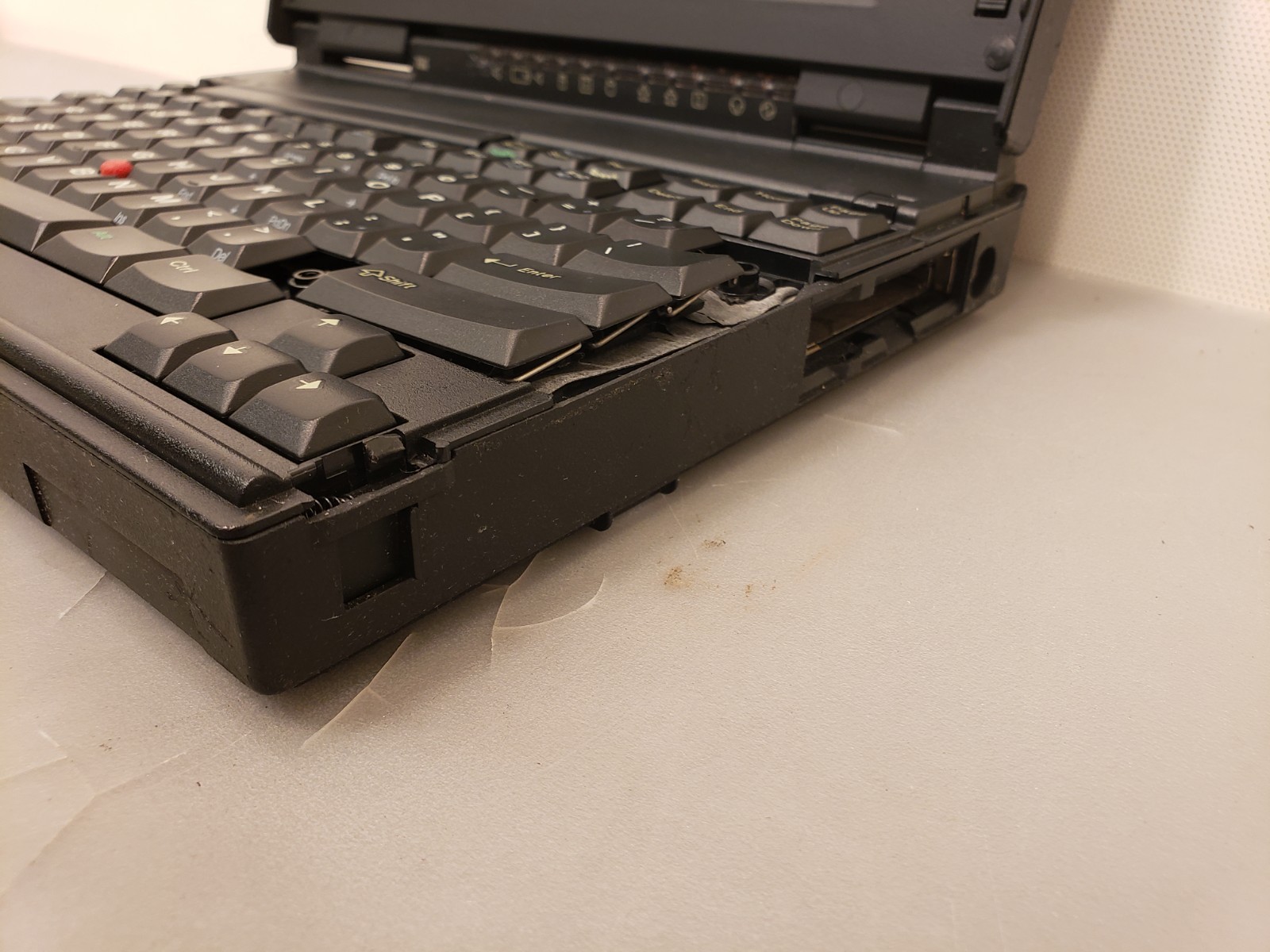 Vintage IBM Thinkpad 755C Intel 486-DX4 Laptop 9545-LOG for Project or Parts