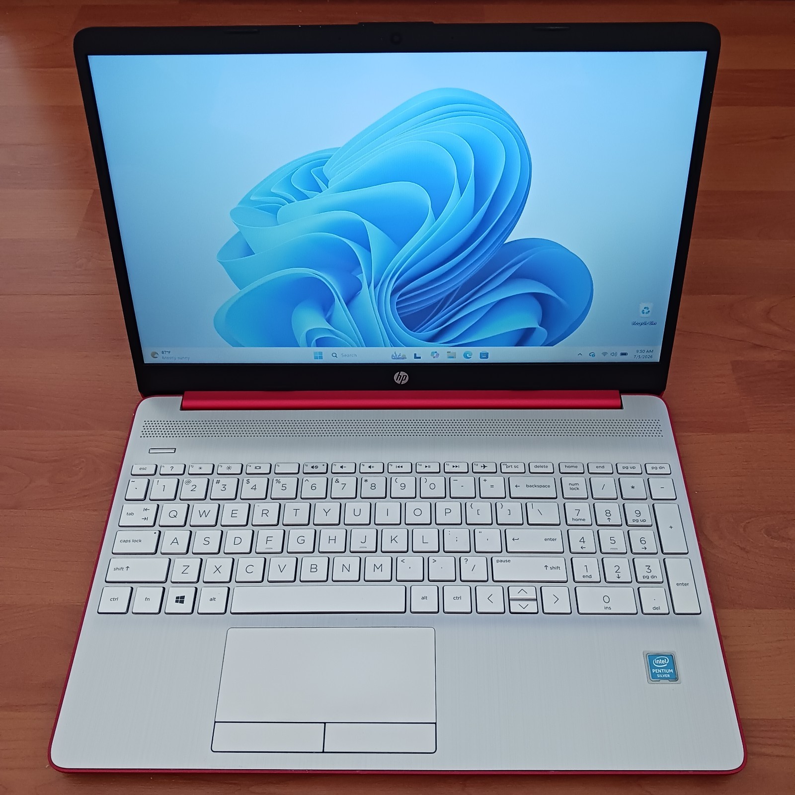 HP 15-dw0083wm Red Intel(R) Pentium(R) Silver Windows 11 4GB 240Gb SSD