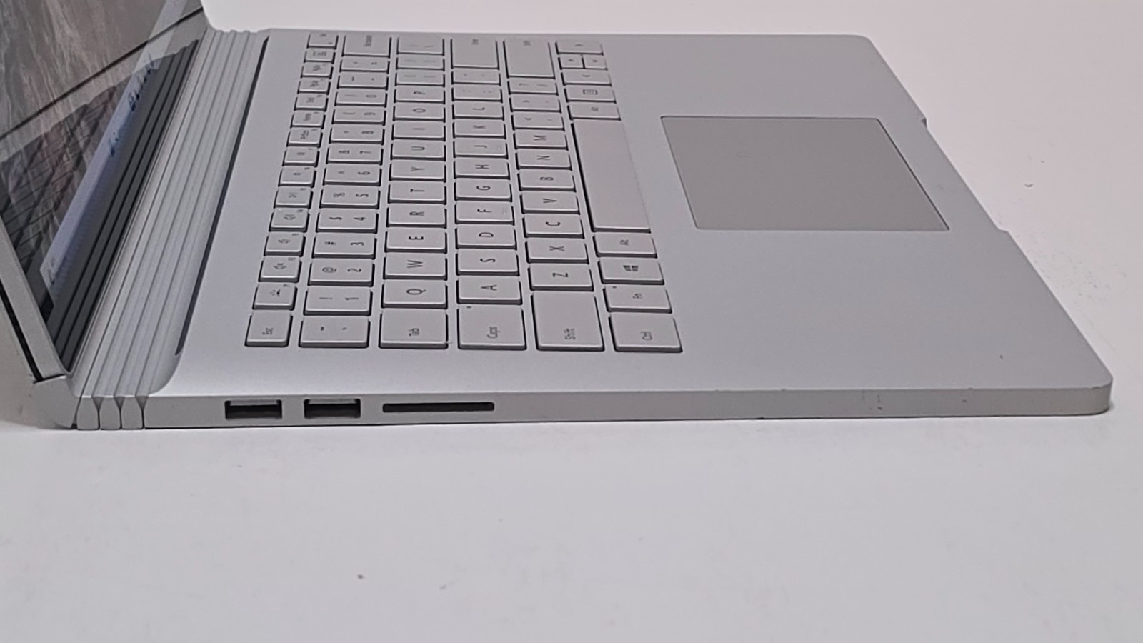 Surface Book 3 13.5″ (1900) Core i7-1065G7, 32GB RAM 512 GB SSD Nvidia GTX 1650