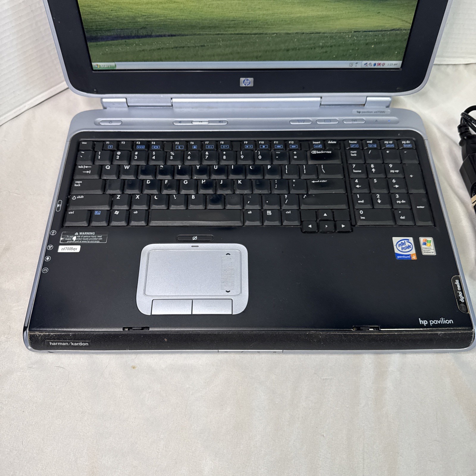 HP Pavilion Intel Pentium 4 w/ 512mb Ram & 160GB HD Windows XP Gaming Laptop