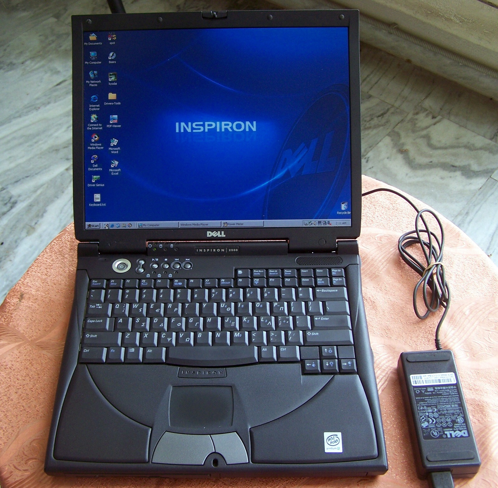 Dell Inspiron 2500 Pentium 3 1GHz 256MB 40GB Floppy Serial Parallel-dos imb cdt-