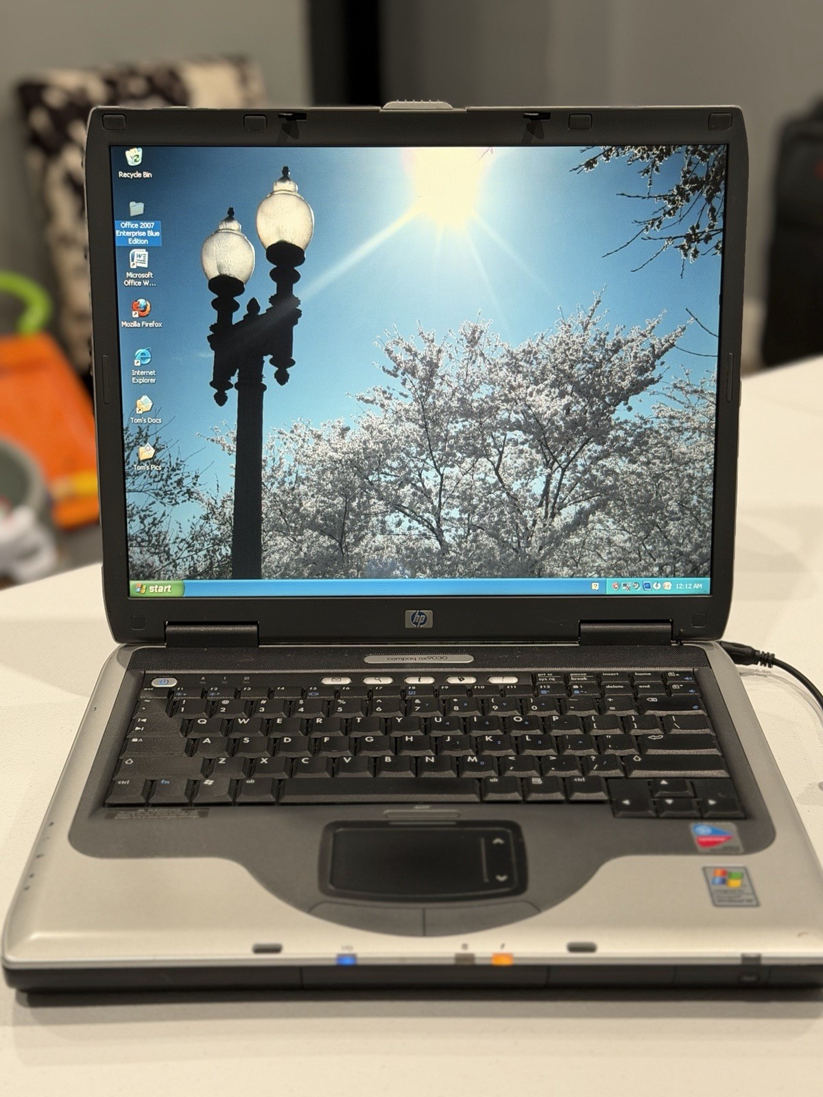 HP Compaq nx9030 Laptop Intel Centrino Windows XP Excellent Condition No Charger