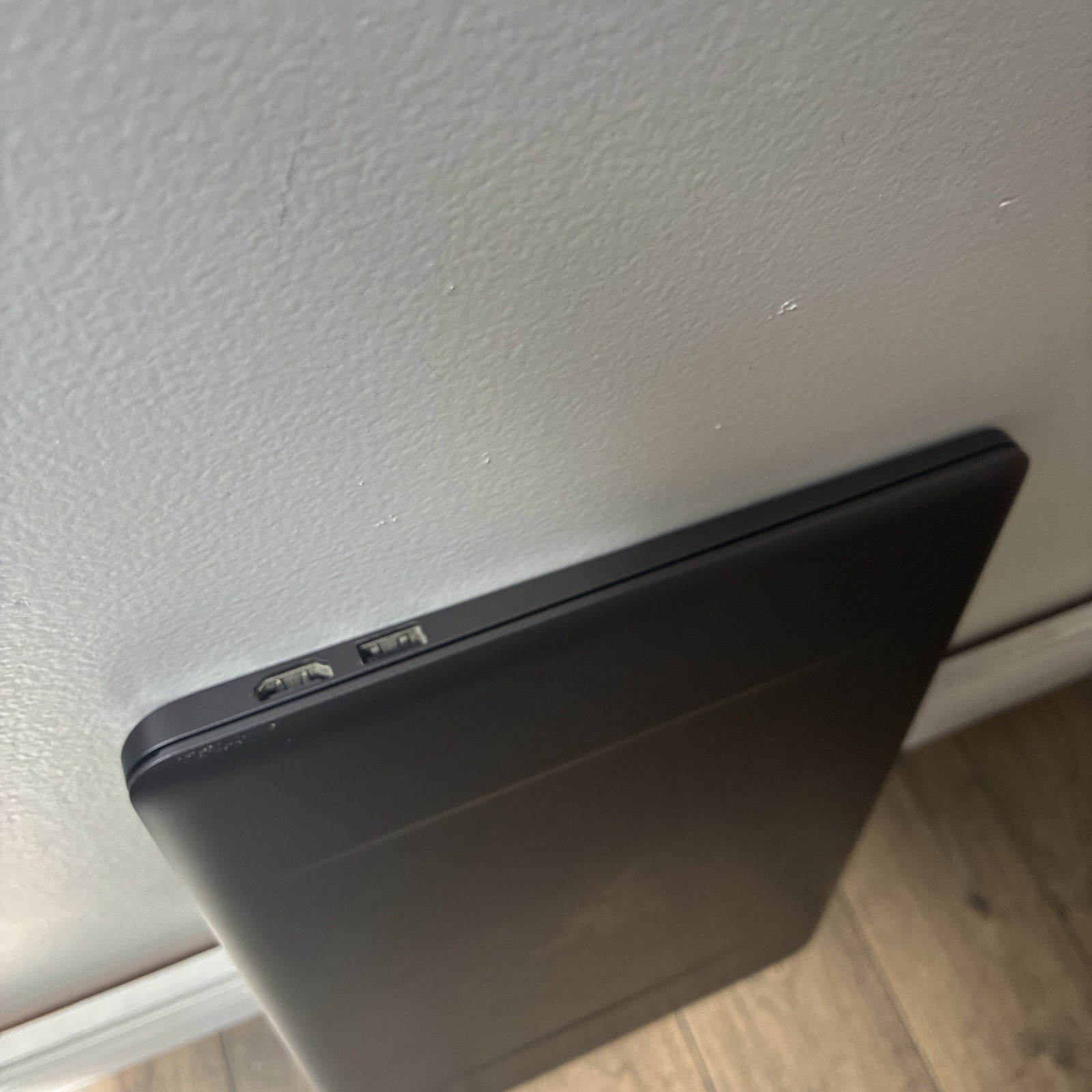 AS IS Razer Blade Stealth 13 RZ09-02394E32 i7-8550U QHD+ 1.8GHz 16GB Ram NO SSD
