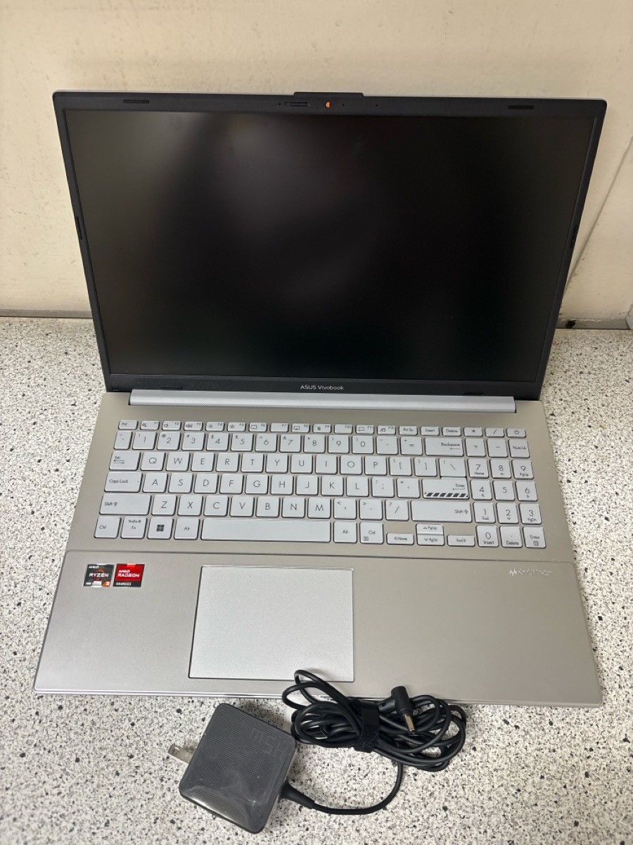 ASUS Vivobook Go 15.6” FHD Slim Laptop, AMD Ryzen 3 7320U 8GB Ram 47 (E14002362)