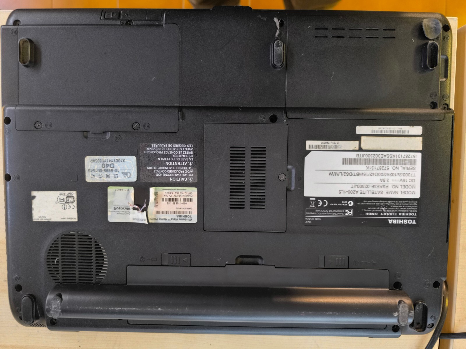 Toshiba Satellite A200-1L5 Intel Core 2 Duo T7300 2.00GHz 4GB RAM HDD 500GB