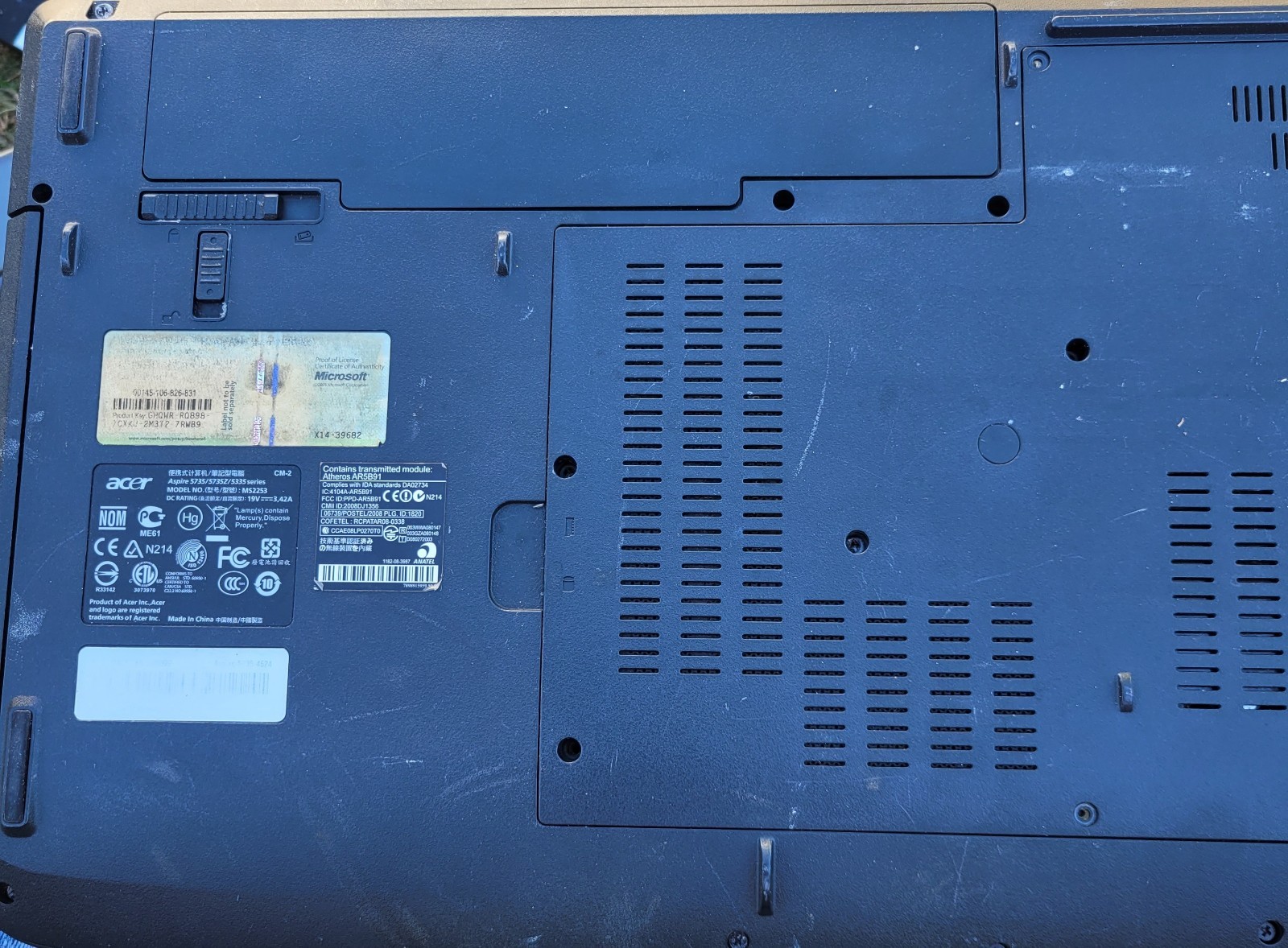Vintage ACER ASPIRE 5735-4624 Laptop w/Battery & Cord 17″ Good Screen Parts