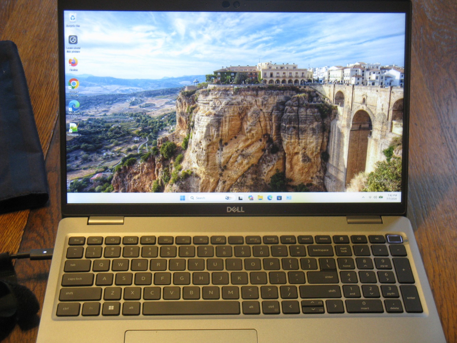 Dell Latitude 5520 i7-1185G7 256GB NVMe 12GB FHD non-touch TB4 FP+SC IR Cam vPro