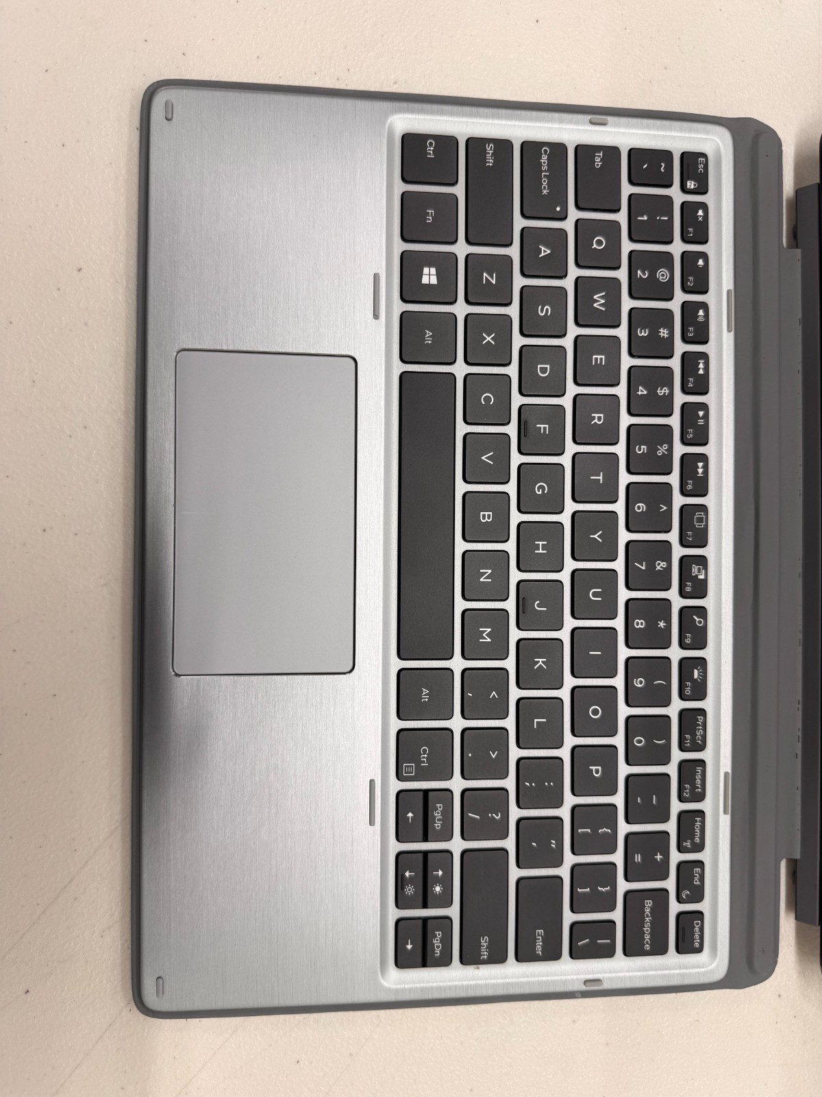 Dell Latitude 7210 2-in-1 12.3″ Touch i5-10310U 8GB RAM 256GB SSD Windows 11 Pro