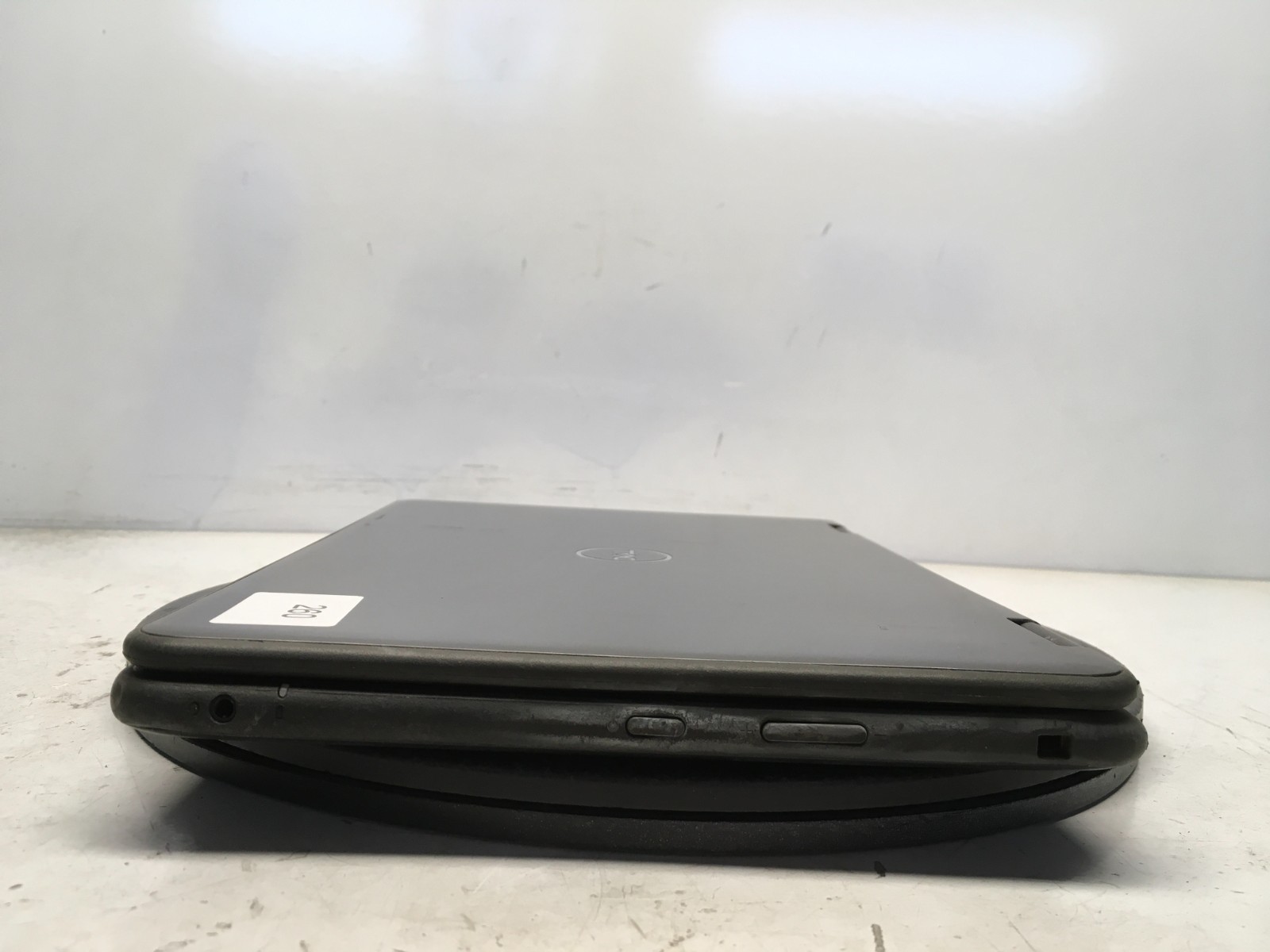 Dell Latitude 3190 2-In-1 Intel Pentium Silver N5000 1.1GHz 4 GB NO HDD