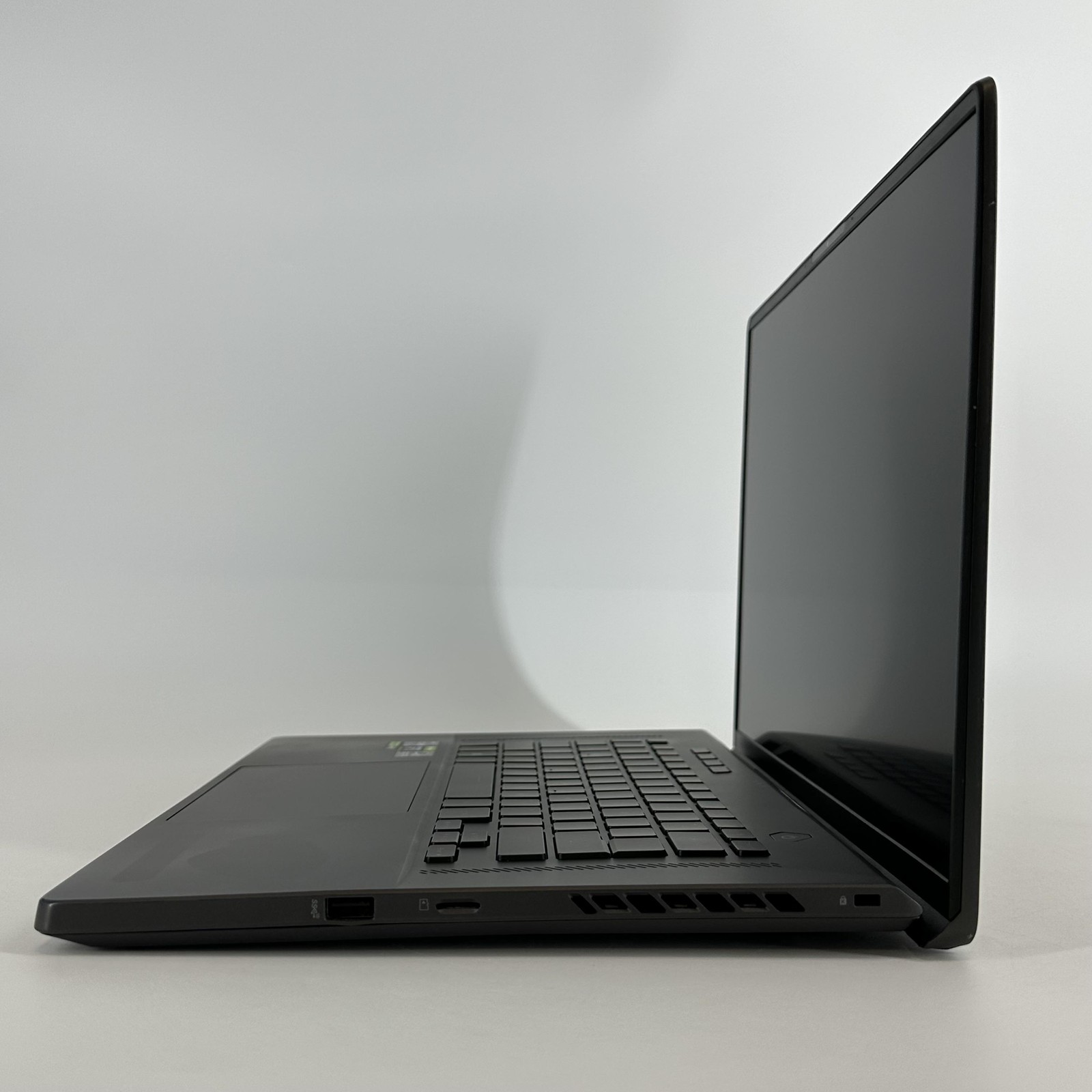 Asus ROG Zephyrus G16 GU603 16 240Hz QHD+ 2.6GHz i9-13900H 16GB 1TB/1TB RTX 4060
