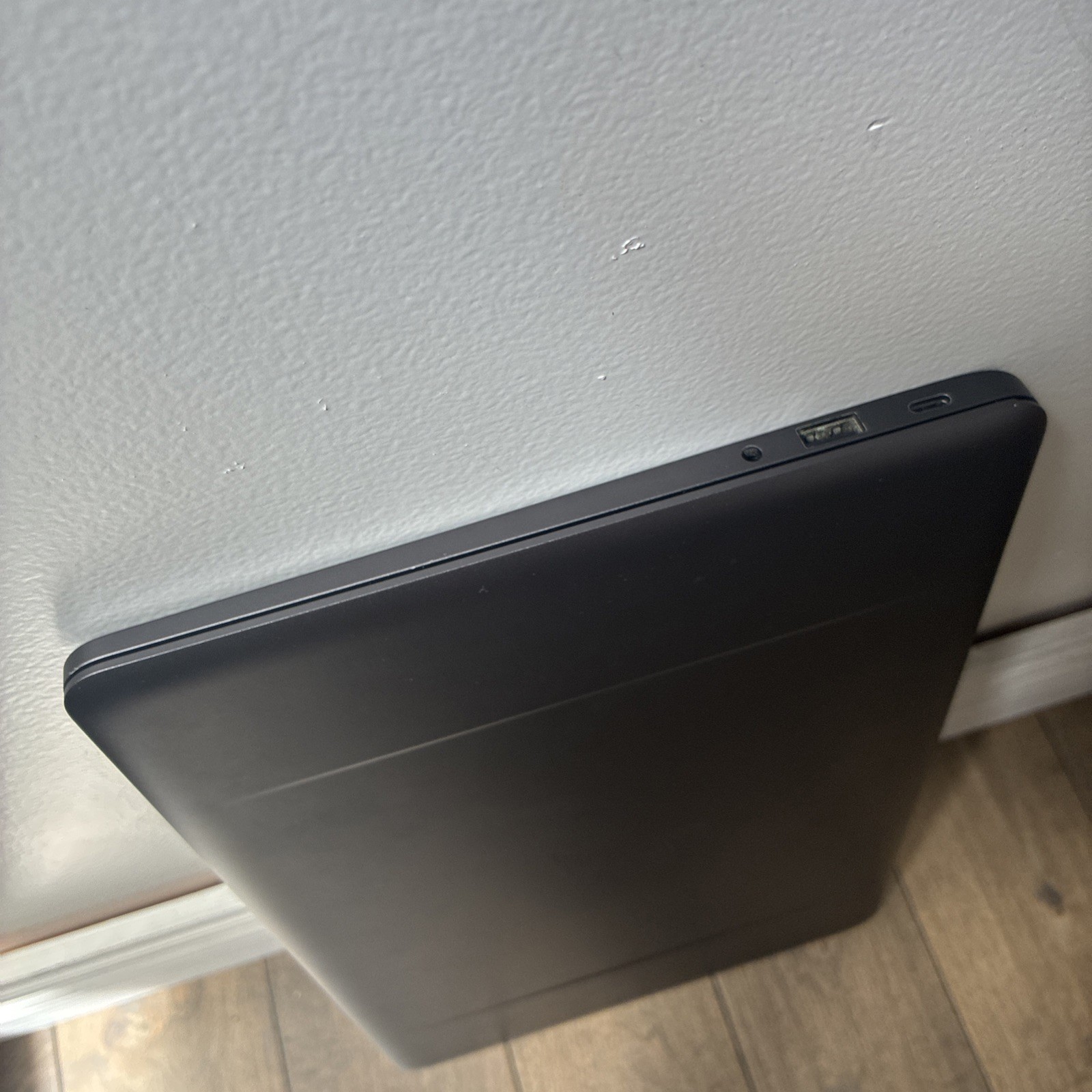 AS IS Razer Blade Stealth 13 RZ09-02394E32 i7-8550U QHD+ 1.8GHz 16GB Ram NO SSD